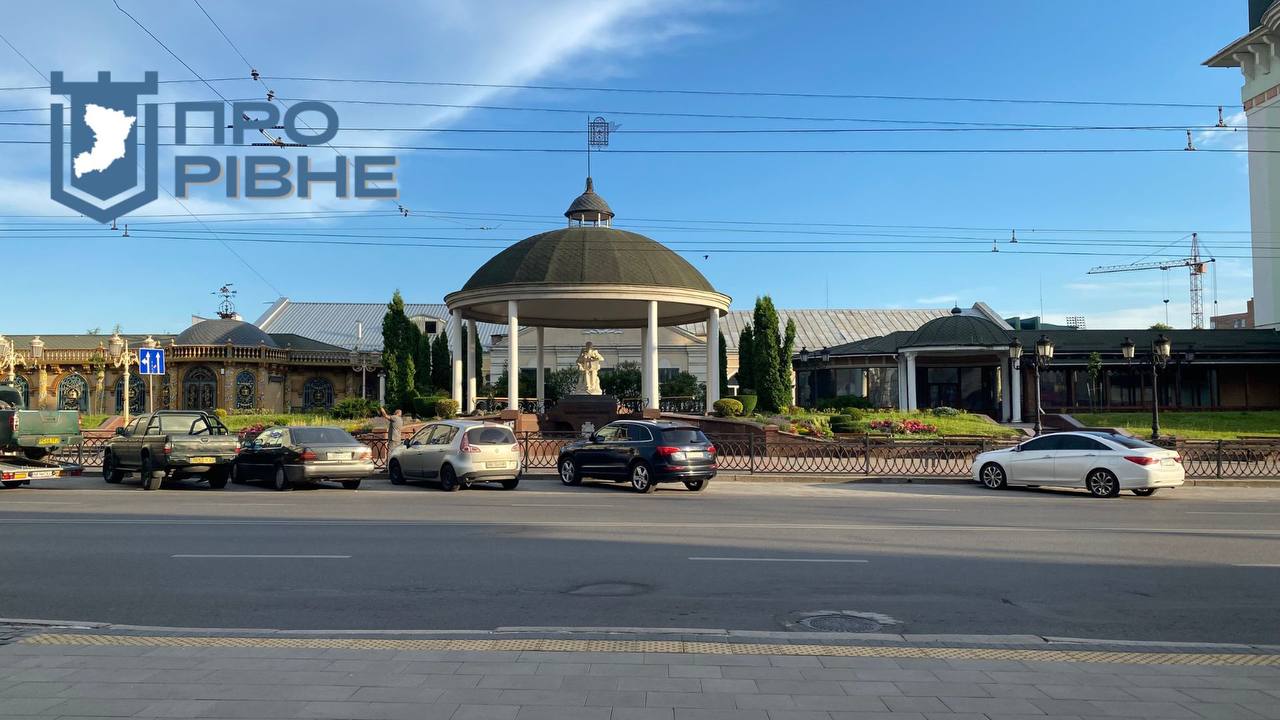 1 На вулицях Рівного з'являться платні парковки - офіційне рішення міськвиконкому