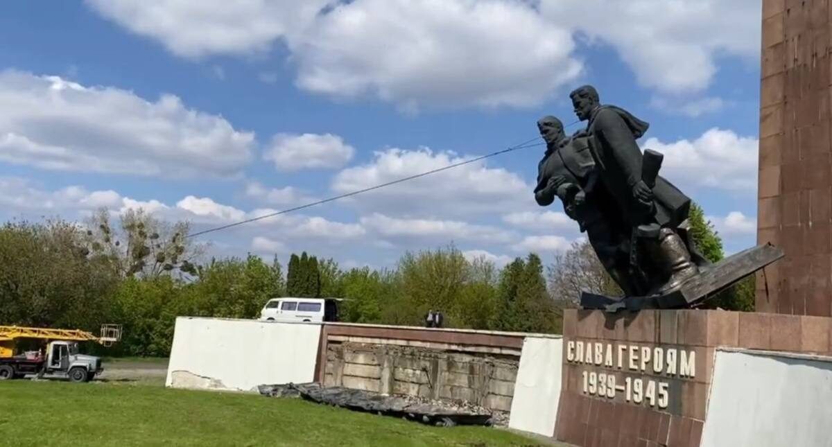 У Рівному планують продати з аукціонів радянські пам’ятники