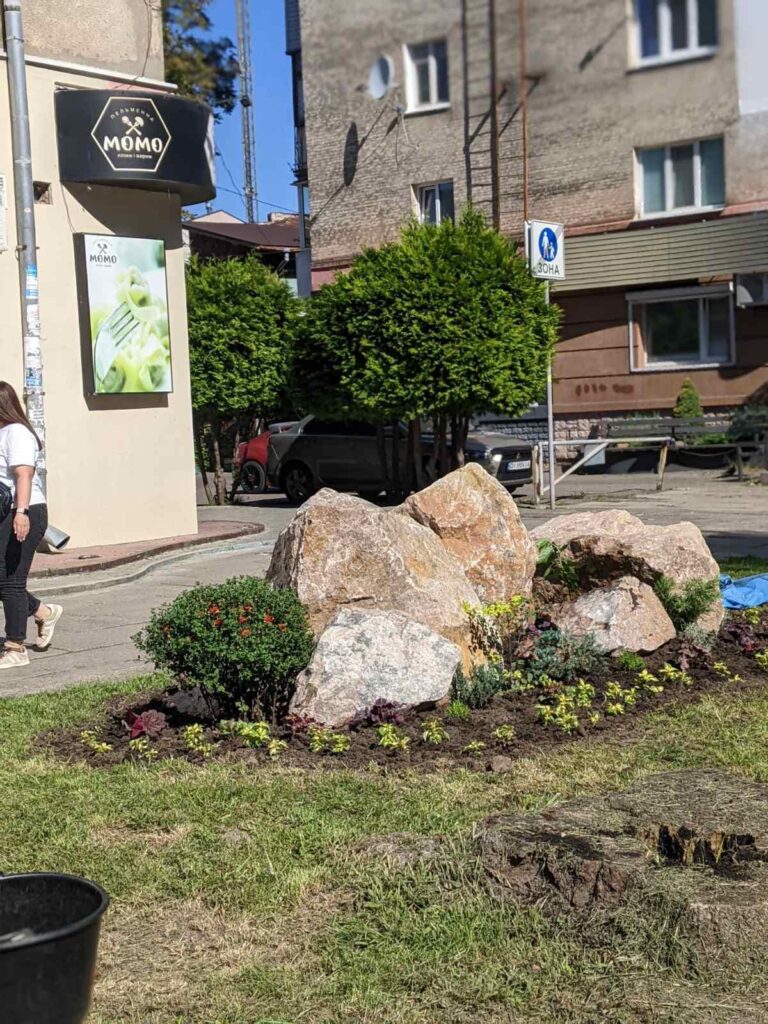 1 Сучасний квітковий ландшафт створюють на вулицях Рівного