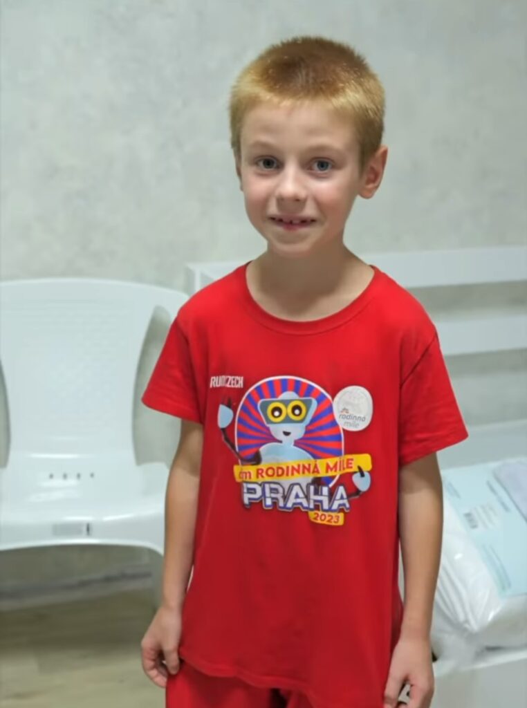 1 Рівняни об'єдналися і зробили ремонт для сім'ї переселенців