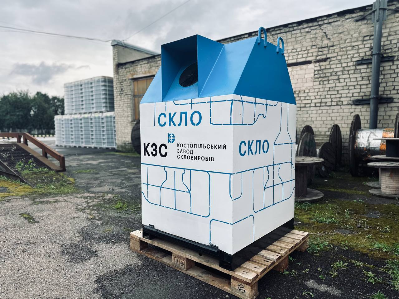 На вулицях Костополя встановлять контейнери для скла 0000