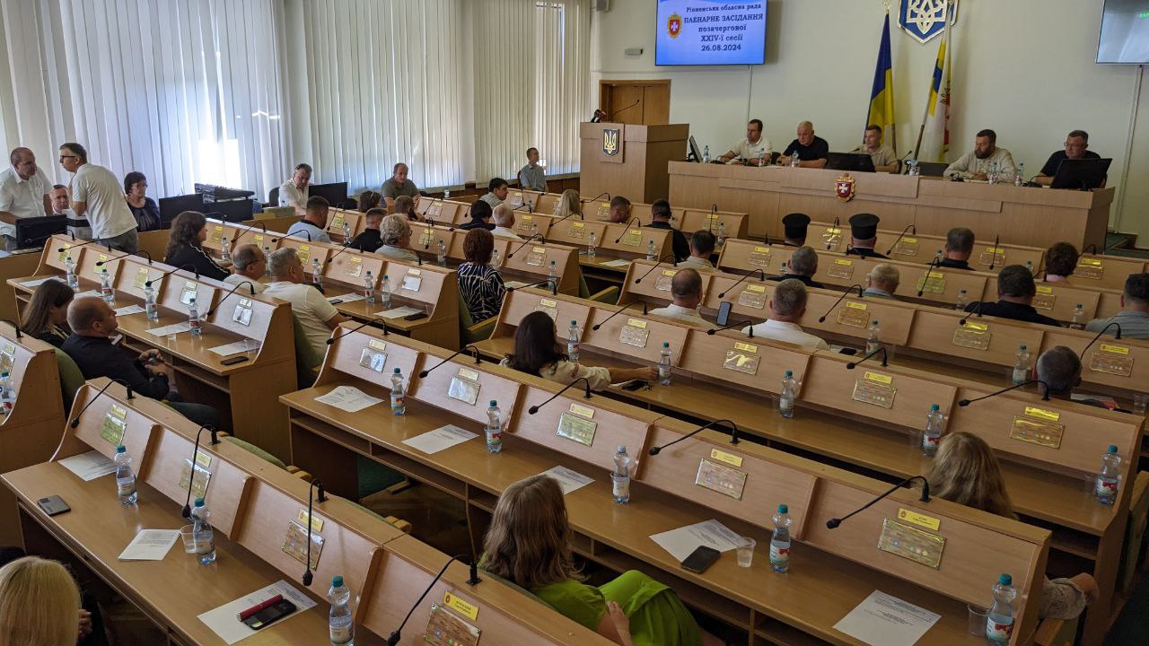 Депутати Рівненської обласної ради закликали місцевих церковників вийти з московського патріархату 0000