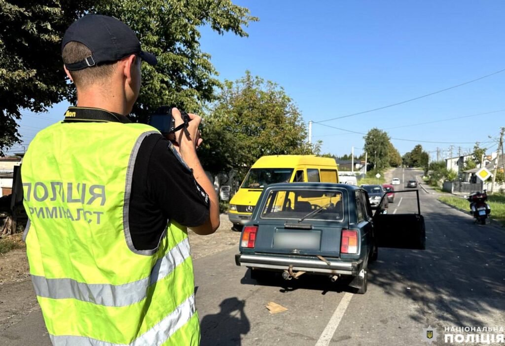 1 У Рівному під колесами легковика загинула дитина: на місці події працюють поліцейські