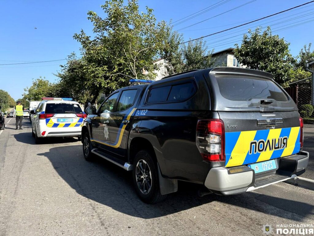 1 У Рівному під колесами легковика загинула дитина: на місці події працюють поліцейські