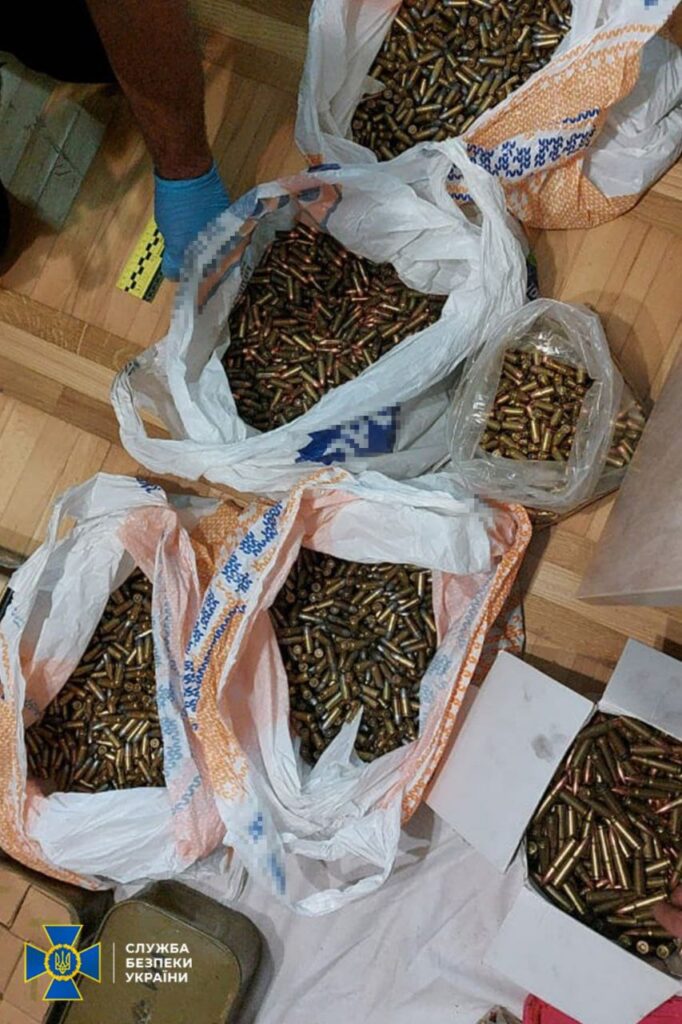 1 На Рівненщині "на гарячому" затримали чорних зброярів