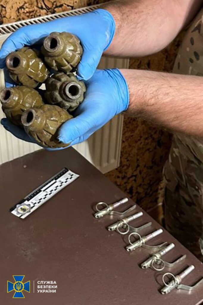 1 На Рівненщині "на гарячому" затримали чорних зброярів