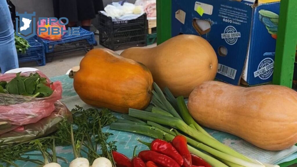 1 Сезон горіхів та гарбузів на ринку у Рівному: ціни (ВІДЕО)