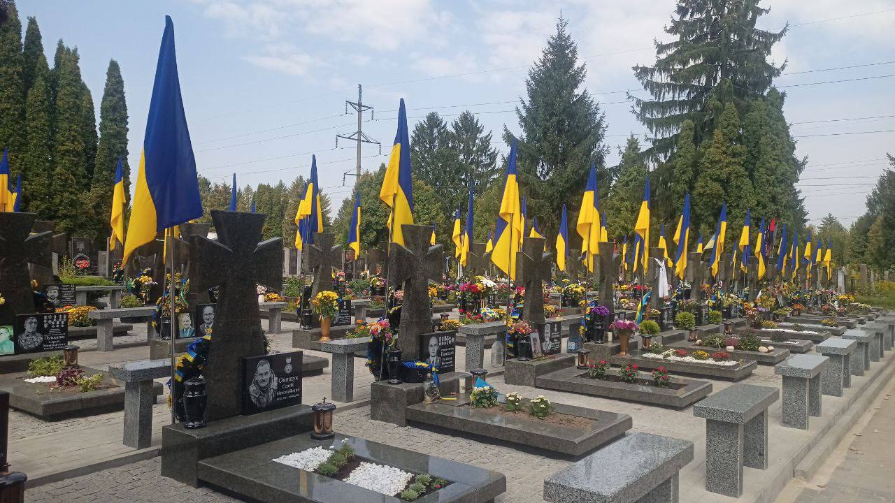 На міському кладовищі в Рівному облаштували ще один сектор пам’ятників Героям 0000