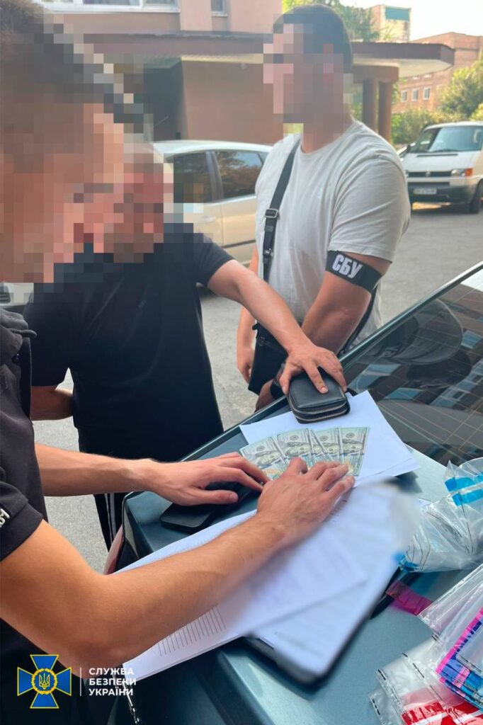 1 Стало відомо, кого затримали у військкоматі біля Рівного (ФОТО)