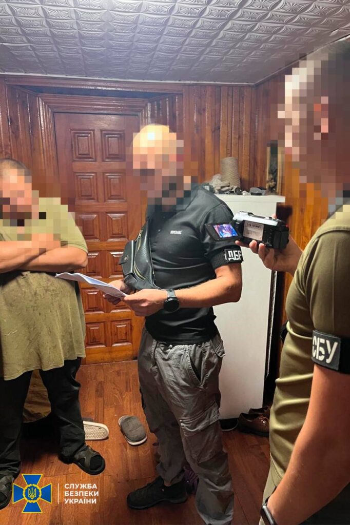 1 На Рівненщині староста села разом з правоохоронцем налагодили схему ухилення від мобілізації