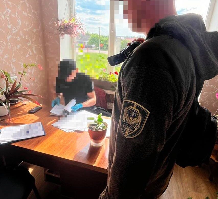 На Рівненщині староста села разом з правоохоронцем налагодили схему ухилення від мобілізації