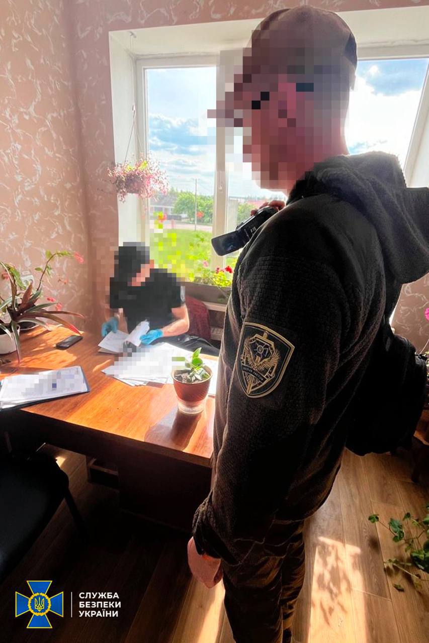 На Рівненщині староста села разом з правоохоронцем налагодили схему ухилення від мобілізації 0000