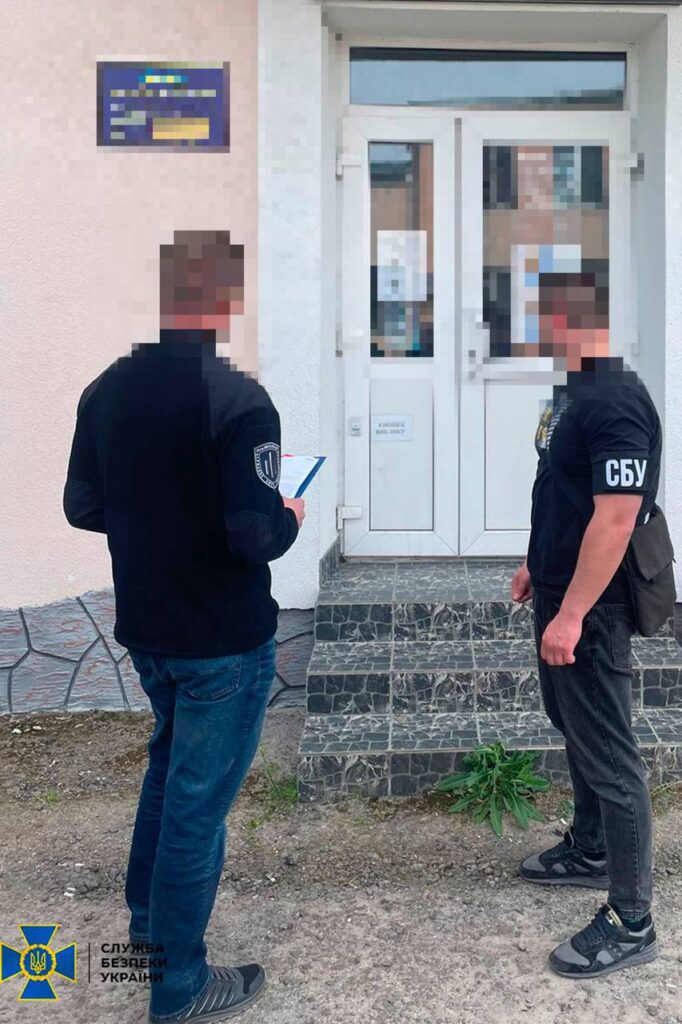 1 На Рівненщині староста села разом з правоохоронцем налагодили схему ухилення від мобілізації