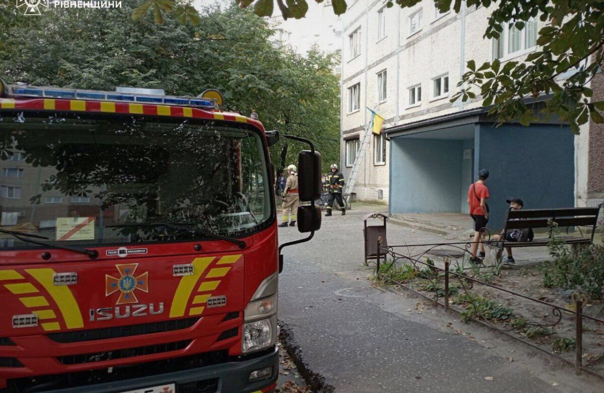 На Рівненщині рятувальники визволяли дитину через вікно