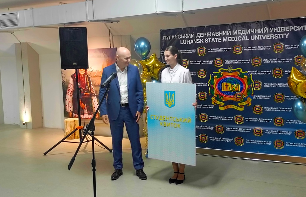 1 Першокурсники релокованого на Рівненщину Луганського медуніверситету вперше вдягнули білі халати
