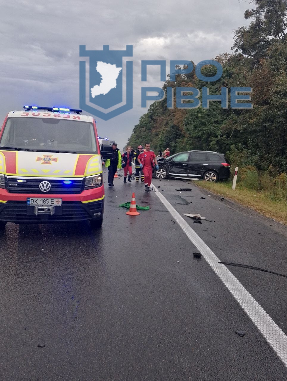 Автівку розірвало навпіл: на трасі біля Рівного ускладнений рух через ДТП (ФОТО) 0000