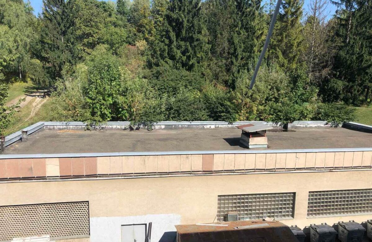 Частину даху під сонячну електростанцію передають в оренду біля ЦНАПу у Рівному