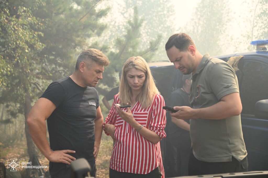 1 На Сарненщині третій день не можуть погасити пожежу: ситуацію ускладнюють погодні умови