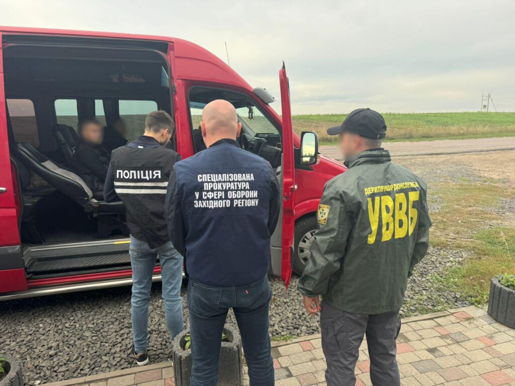 1 Уродженець Рівненщини пропонував незаконний виїзд громадянам призовного віку за кордон