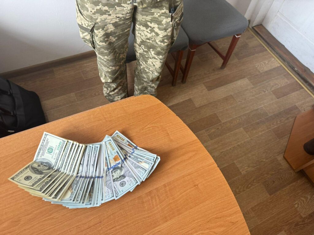 1 Уродженець Рівненщини пропонував незаконний виїзд громадянам призовного віку за кордон