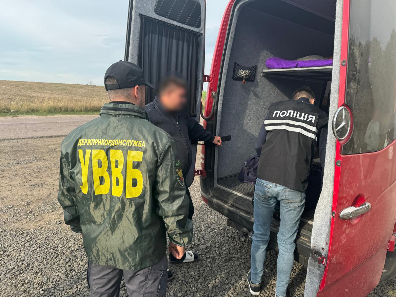 Уродженець Рівненщини пропонував незаконний виїзд громадянам призовного віку за кордон 0000