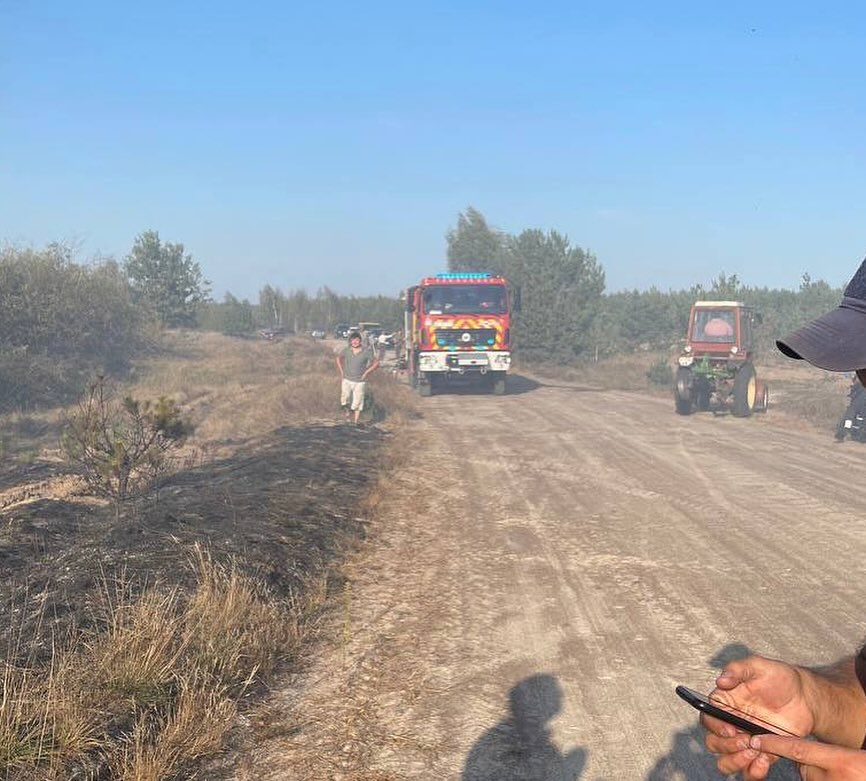 1 Масштабне загорання трави на Сарненщині загрожувало приватним садибам