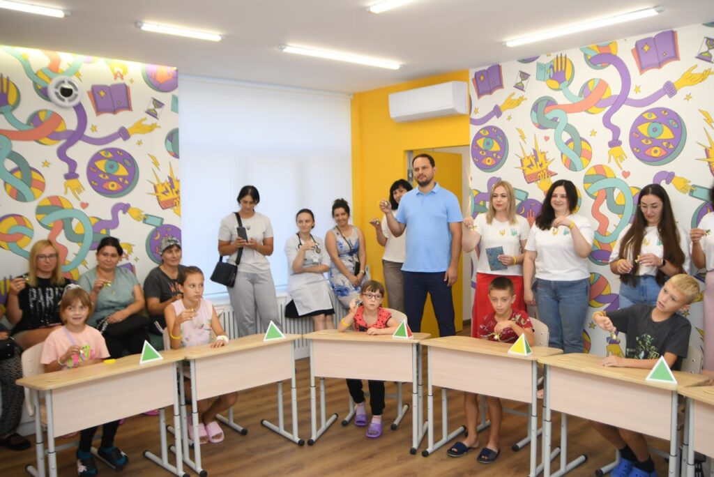 1 Перша леді Олена Зеленська виступила перед учнями рівненської Школи Супергероїв