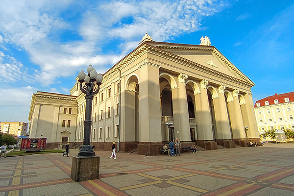 Рівненський драмтеатр запрошує рівнян на толоку 0000