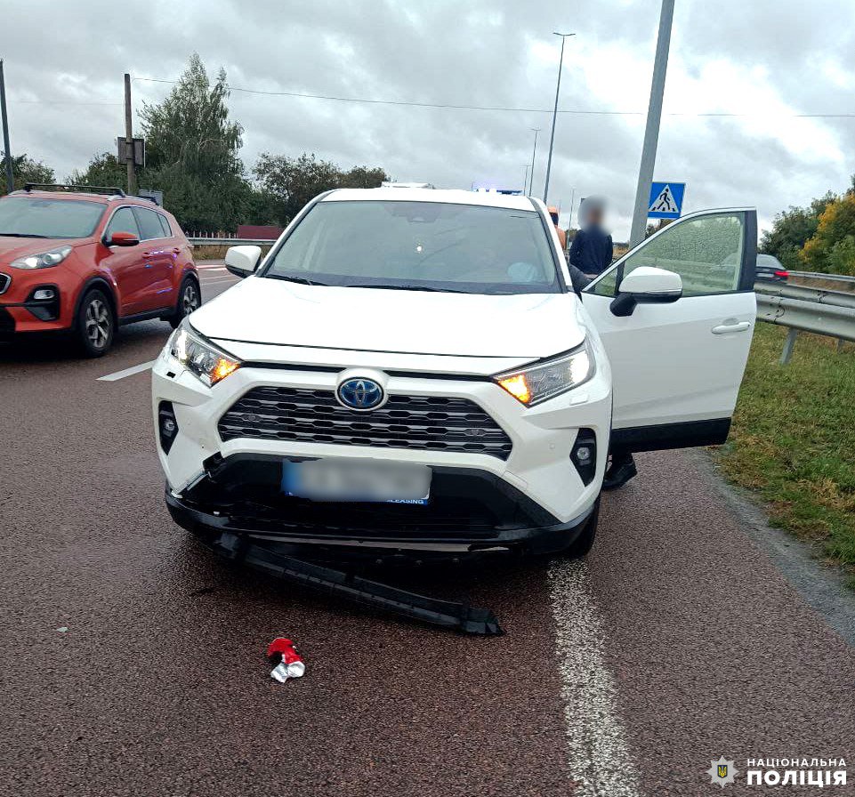 На міжнародній трасі у Рівненському районі внаслідок ДТП тяжко травмувався пішохід 0000