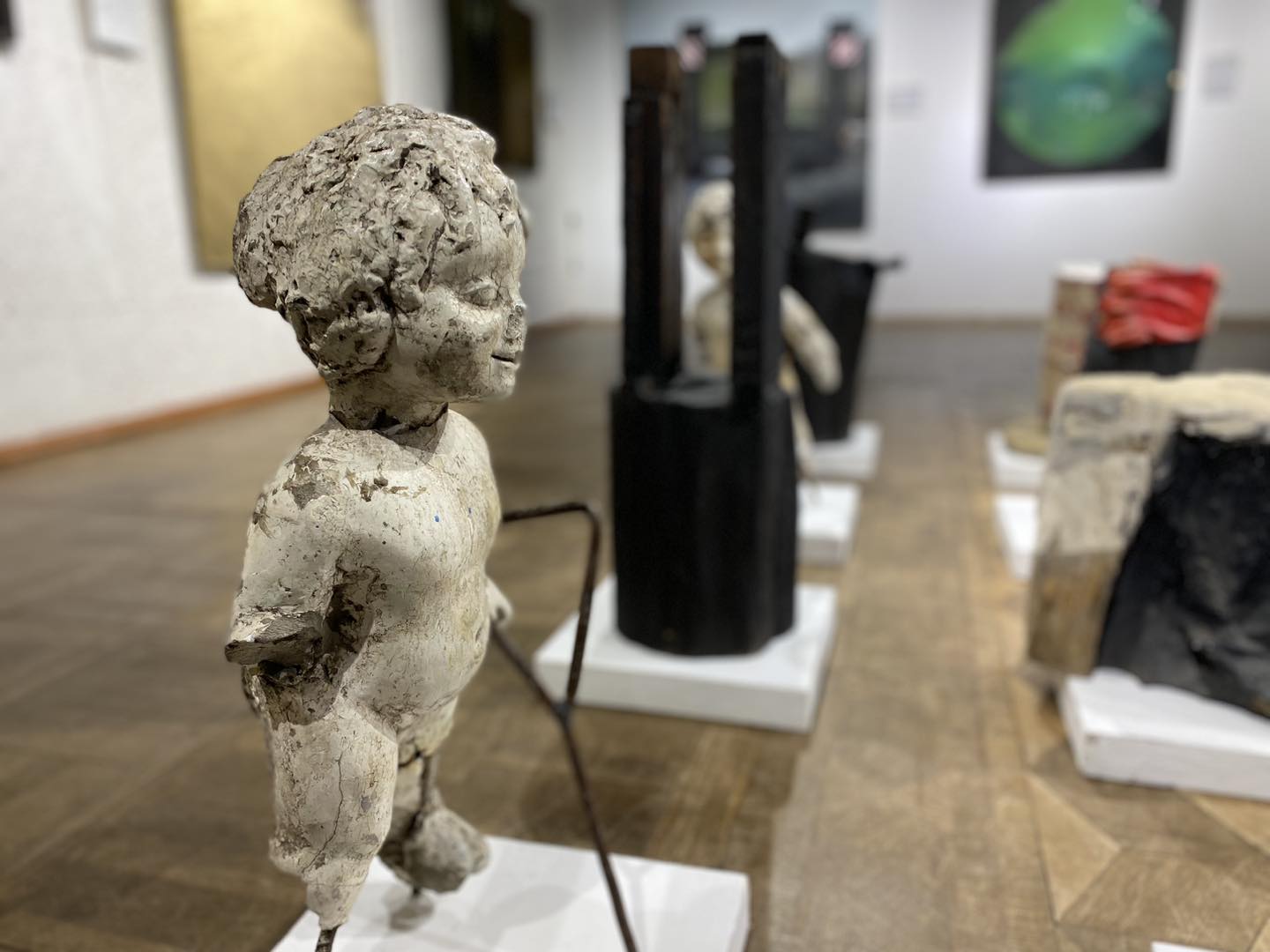 1 У Рівному відкрили виставку про війну відомого одеського художника