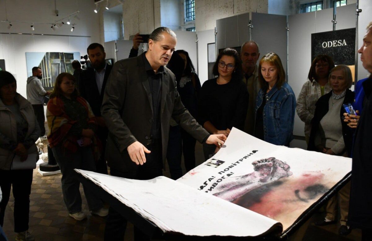 У Рівному відкрили виставку про війну відомого одеського художника