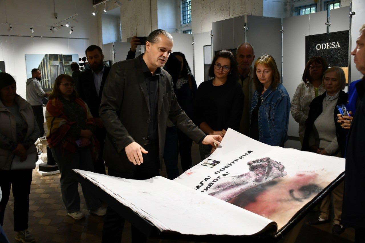 У Рівному відкрили виставку про війну відомого одеського художника 0000