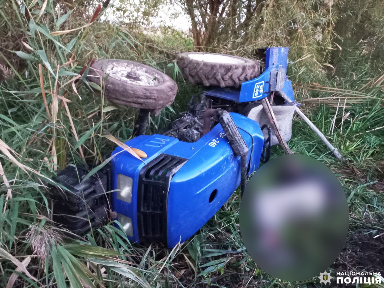 Неподалік Рівного перекинувся трактор: водій загинув на місці 0000