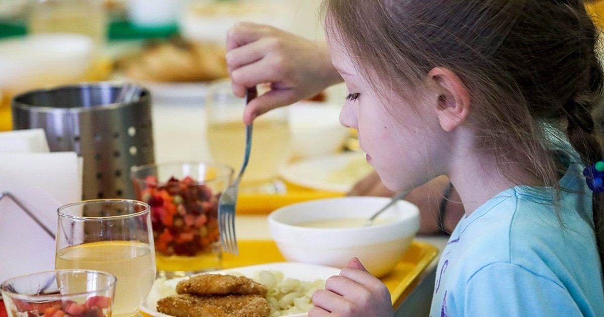 З понеділка учні Рівненської громади безкоштовно харчуватимуться у школах 0000