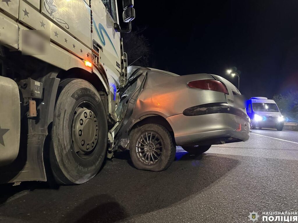 1 На Рівненщині двоє братів загинули, влетівши під вантажівку (ФОТО)