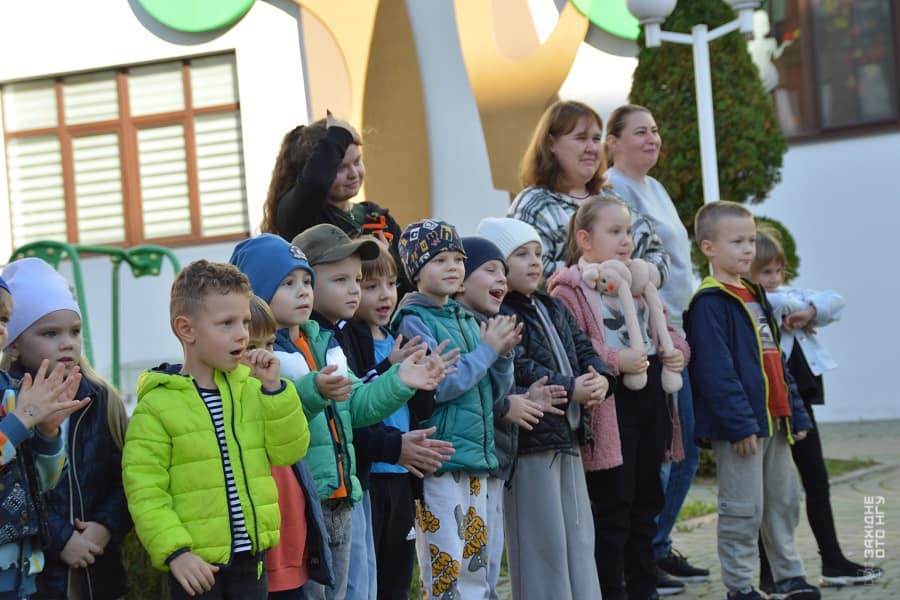 1 Рівненські кінологи разом з чотирилапими напарниками провели заняття для дошкільнят