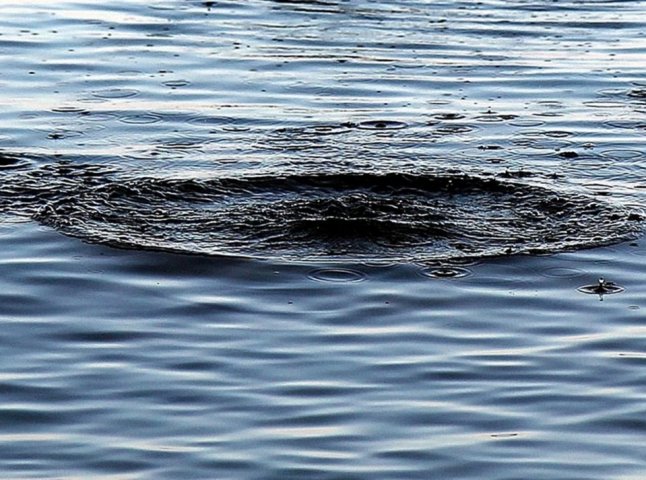 Поблизу Рівного у річці знайшли тіло чоловіка: поліцейські встановлюють особу 0000