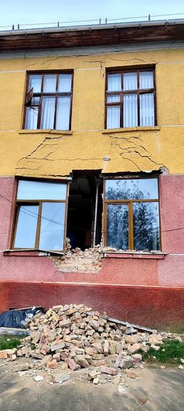 1 У ліцеї на Рівненщині обвалилася стіна: школярів перевели на дистанційне навчання