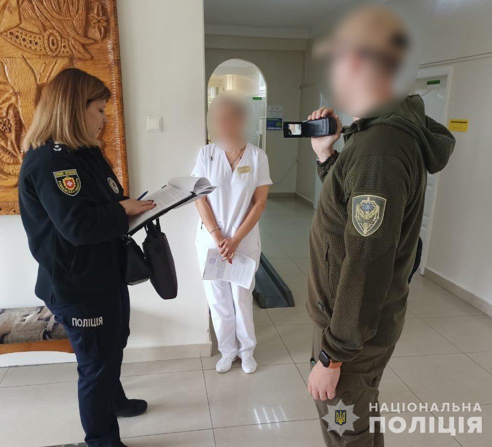 1 На Рівненщині викрили жінок, які допомагали ухилянтам уникнути мобілізації