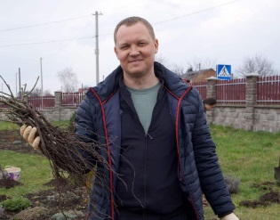 1 В громаді на Рівненщині люди об'єднались, аби привести до ладу розграбований завод (+ВІДЕО)