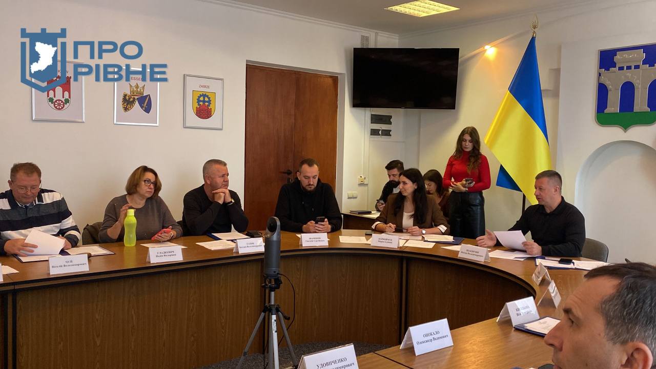 1 У Рівному учні та студенти зможуть їздити в автобусах за тарифом 6 гривень