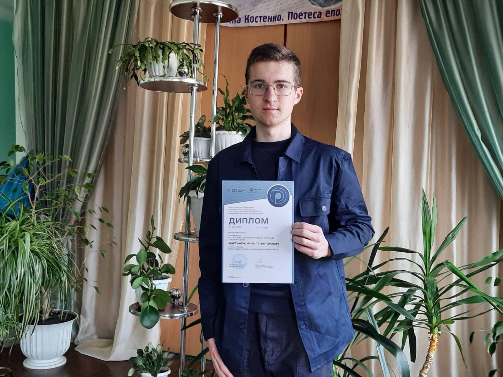 Двоє школярів з Рівненщини отримають по 20 тисяч гривень від Президента України 0000