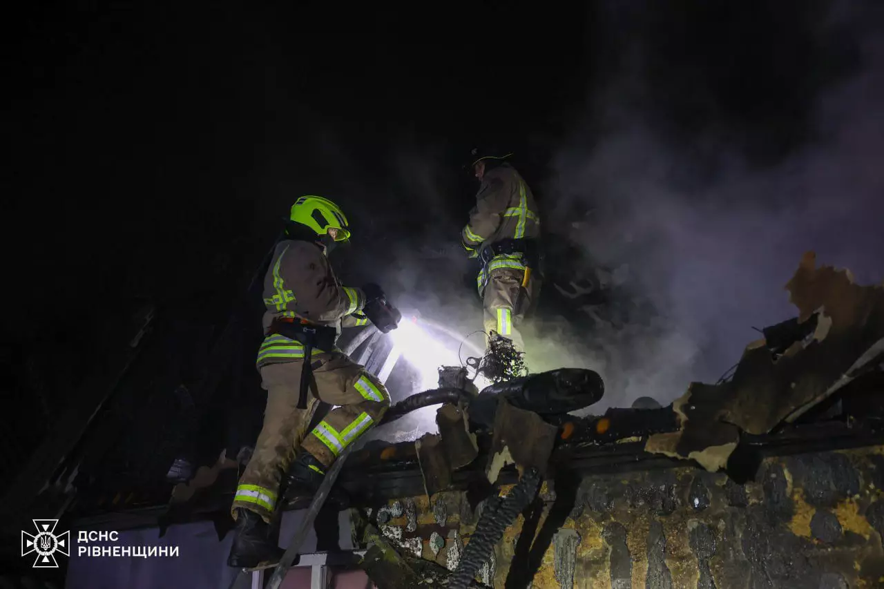 Біля Рівного автівка згоріла разом із гаражем (ФОТО, ВІДЕО) 0000