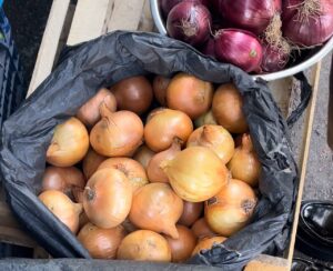 1 Скільки коштують сезонні овочі на ринку в Рівному?