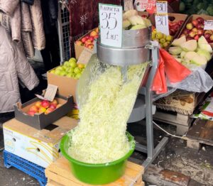 1 Скільки коштують сезонні овочі на ринку в Рівному?