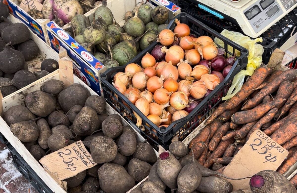 Скільки коштують сезонні овочі на ринку в Рівному?