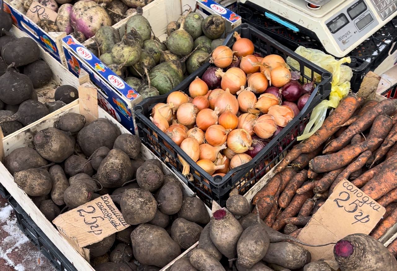 Скільки коштують сезонні овочі на ринку в Рівному? 0000