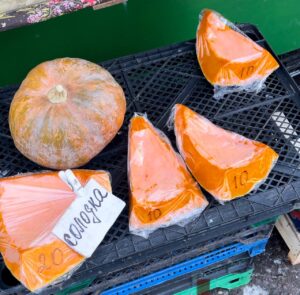 1 Скільки коштують сезонні овочі на ринку в Рівному?