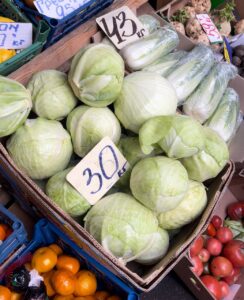 1 Скільки коштують сезонні овочі на ринку в Рівному?