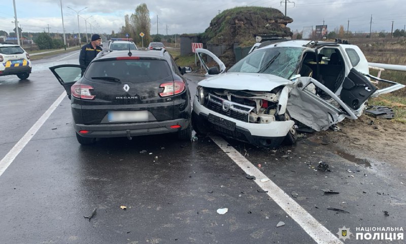 1 Смертельна автопригода на Рівненщині: один водій травмувався, інший помер у кареті швидкої